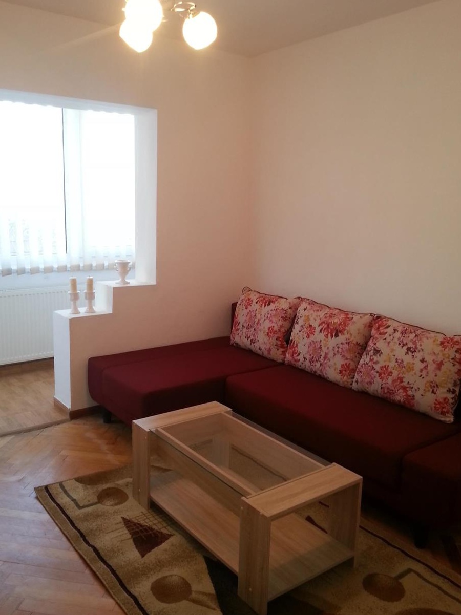 Proprietar, inchiriez ap cu 2 camere, decomandat, centrala