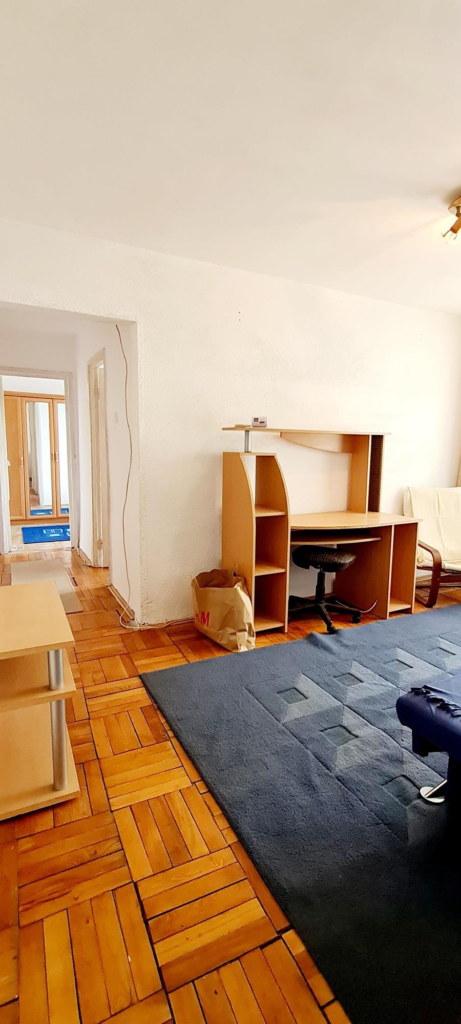 Proprietar, închiriez ap. cu 3 camere semidecomandat în zona Dacia