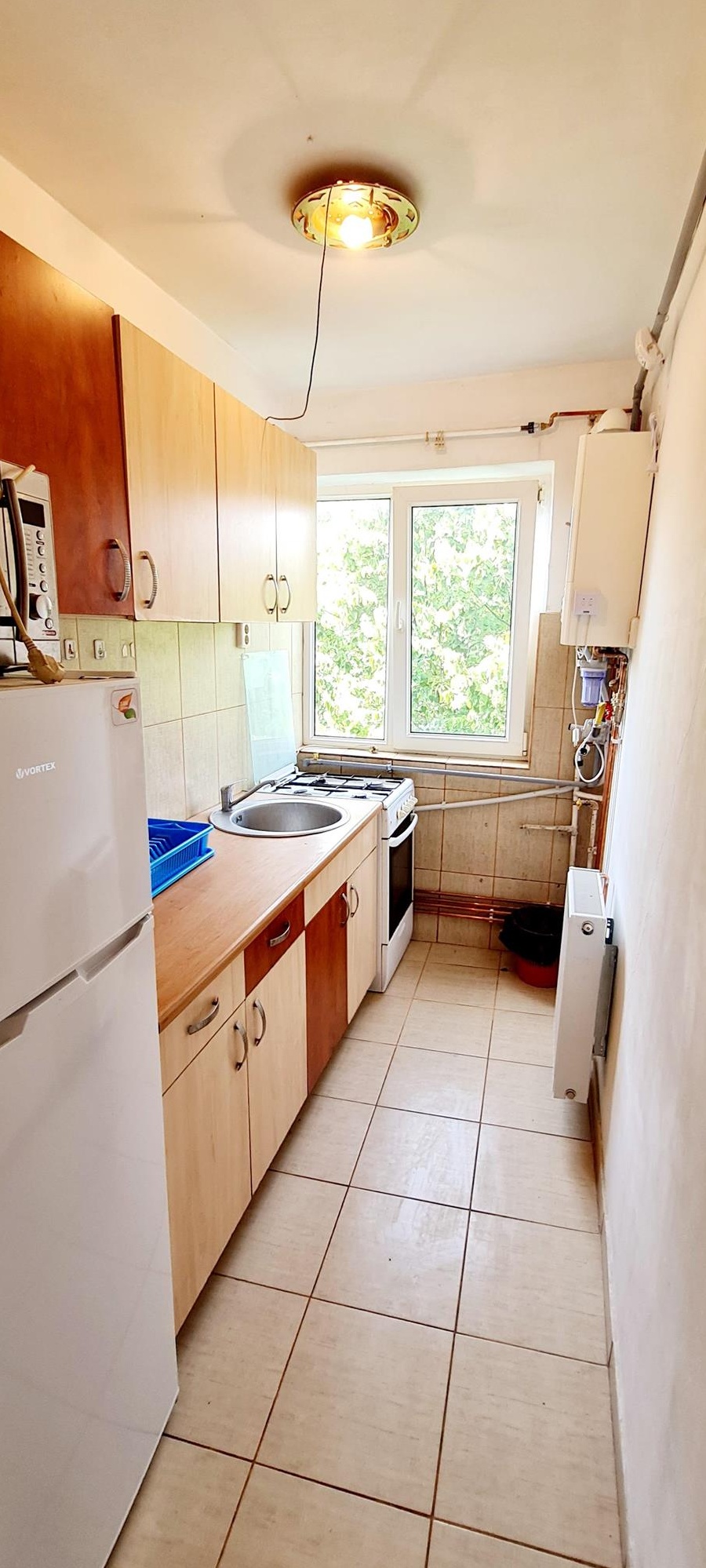 Proprietar, închiriez ap. cu 3 camere semidecomandat în zona Dacia