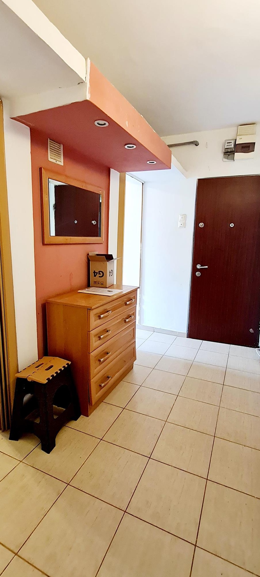 Proprietar, închiriez ap. cu 3 camere semidecomandat în zona Dacia