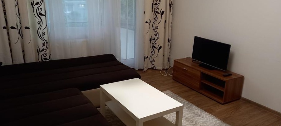 Proprietar, inchiriez apartament 2 camere, centrala proprie, strada Bucuresti, etaj 1