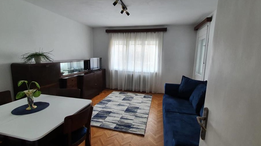 Proprietar inchiriez Apartament 3 camere decomandat zona Isho Medicina