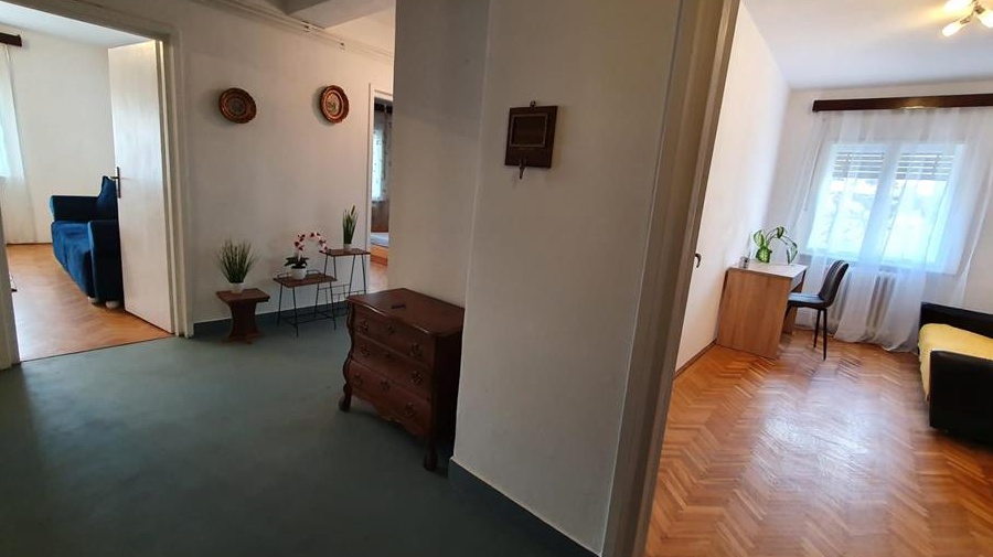 Proprietar inchiriez Apartament 3 camere decomandat zona Isho Medicina