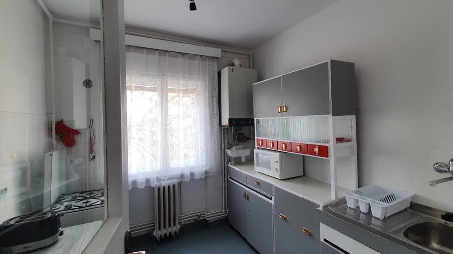 Proprietar inchiriez Apartament 3 camere decomandat zona Isho Medicina