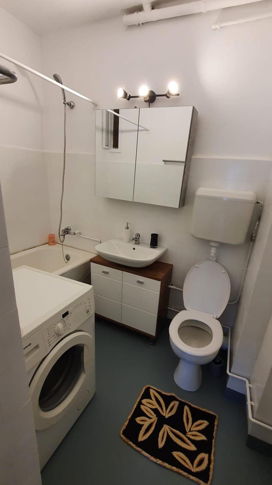 Proprietar inchiriez Apartament 3 camere decomandat zona Isho Medicina