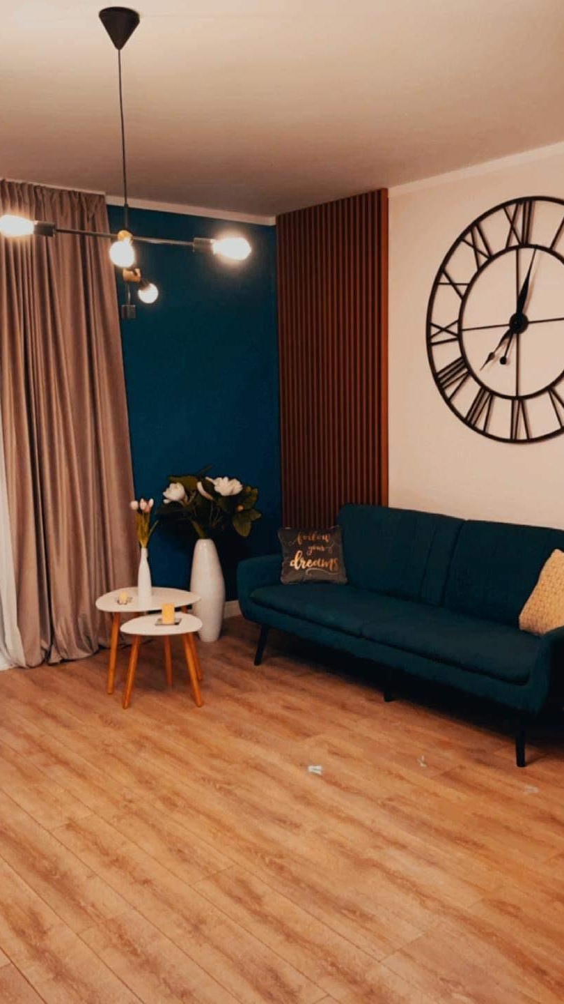 Proprietar, închiriez apartament cu 2 camere (living OPEN space cu bucătăria).