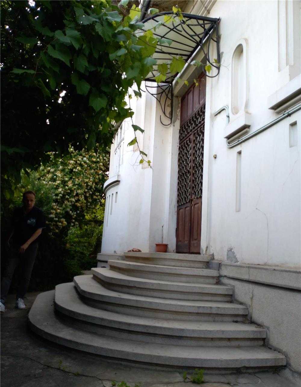 Proprietar închiriez conac  1250 euro