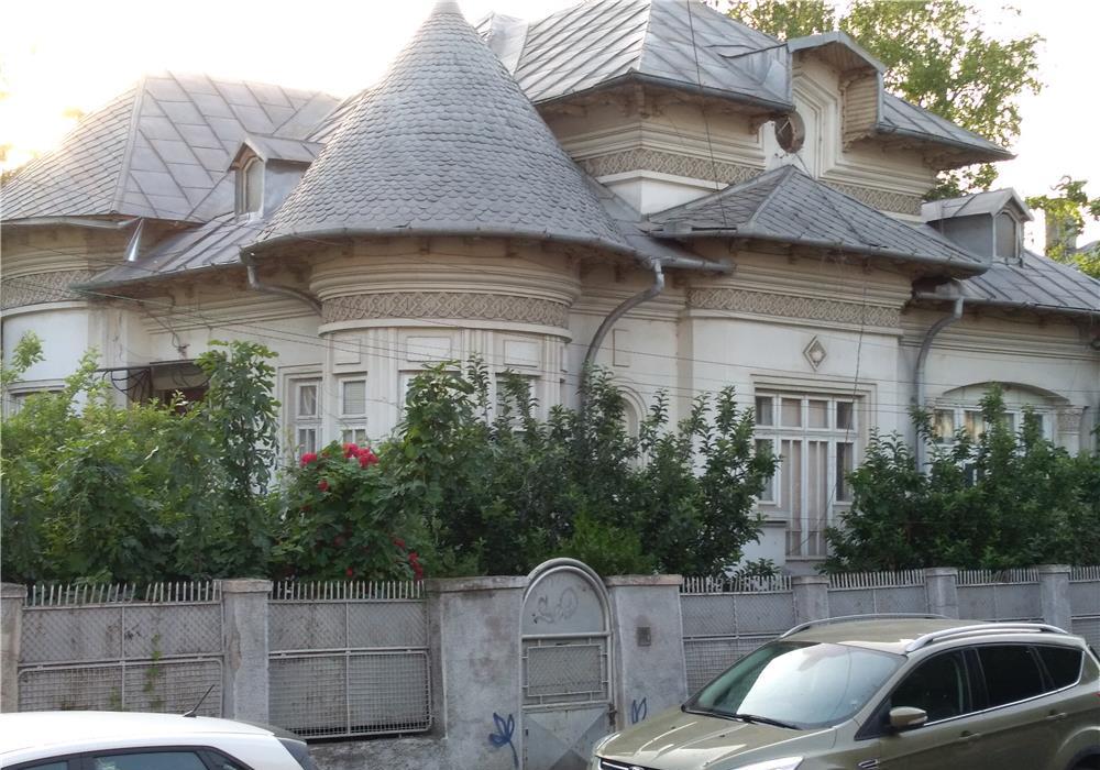 Proprietar închiriez conac  1250 euro