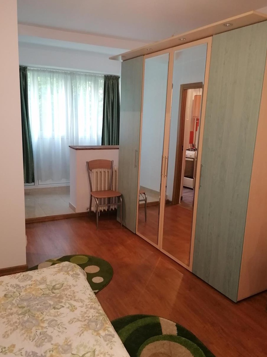 Proprietar închiriez garsonieră