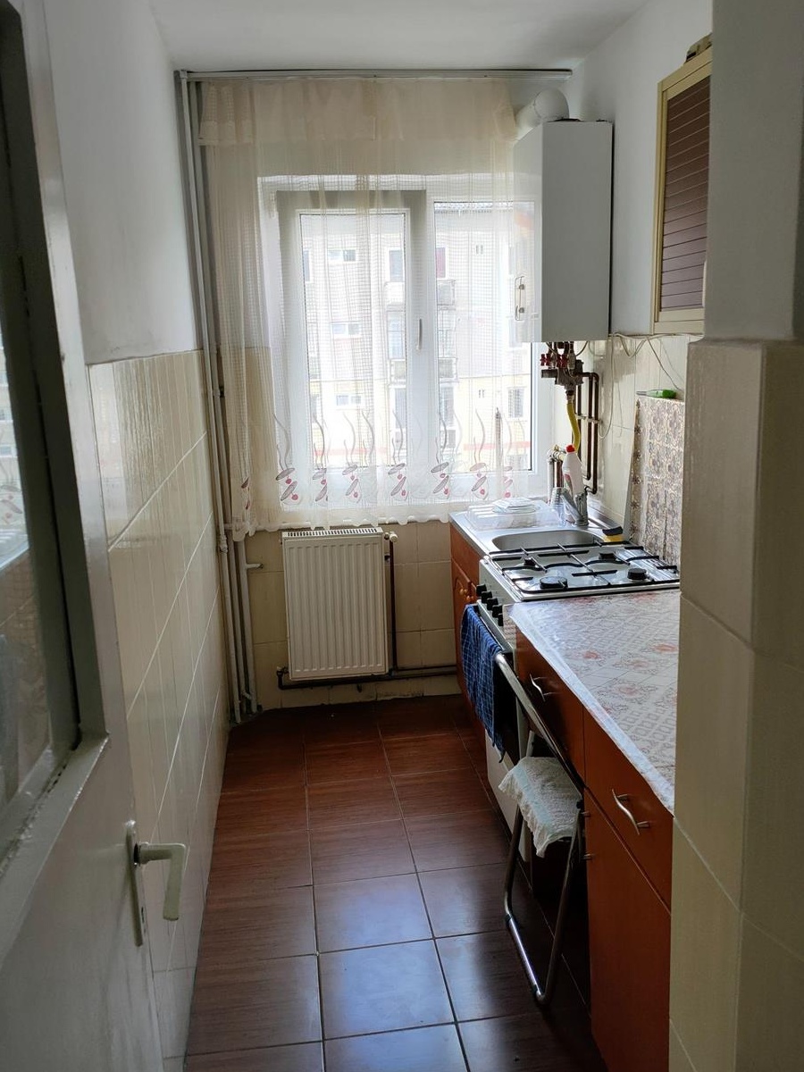 Proprietar inchiriez garsonieră în zona Trandafiru!