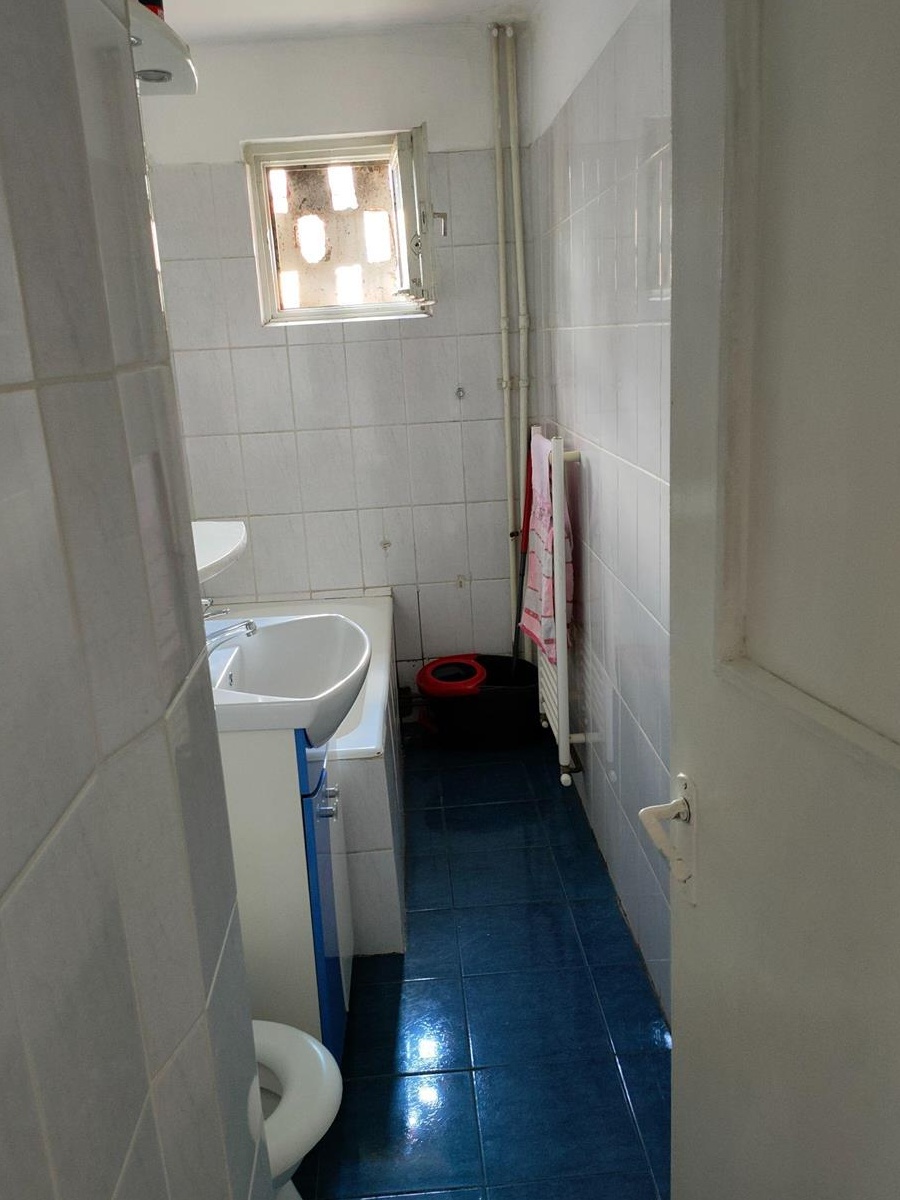 Proprietar inchiriez garsonieră în zona Trandafiru!