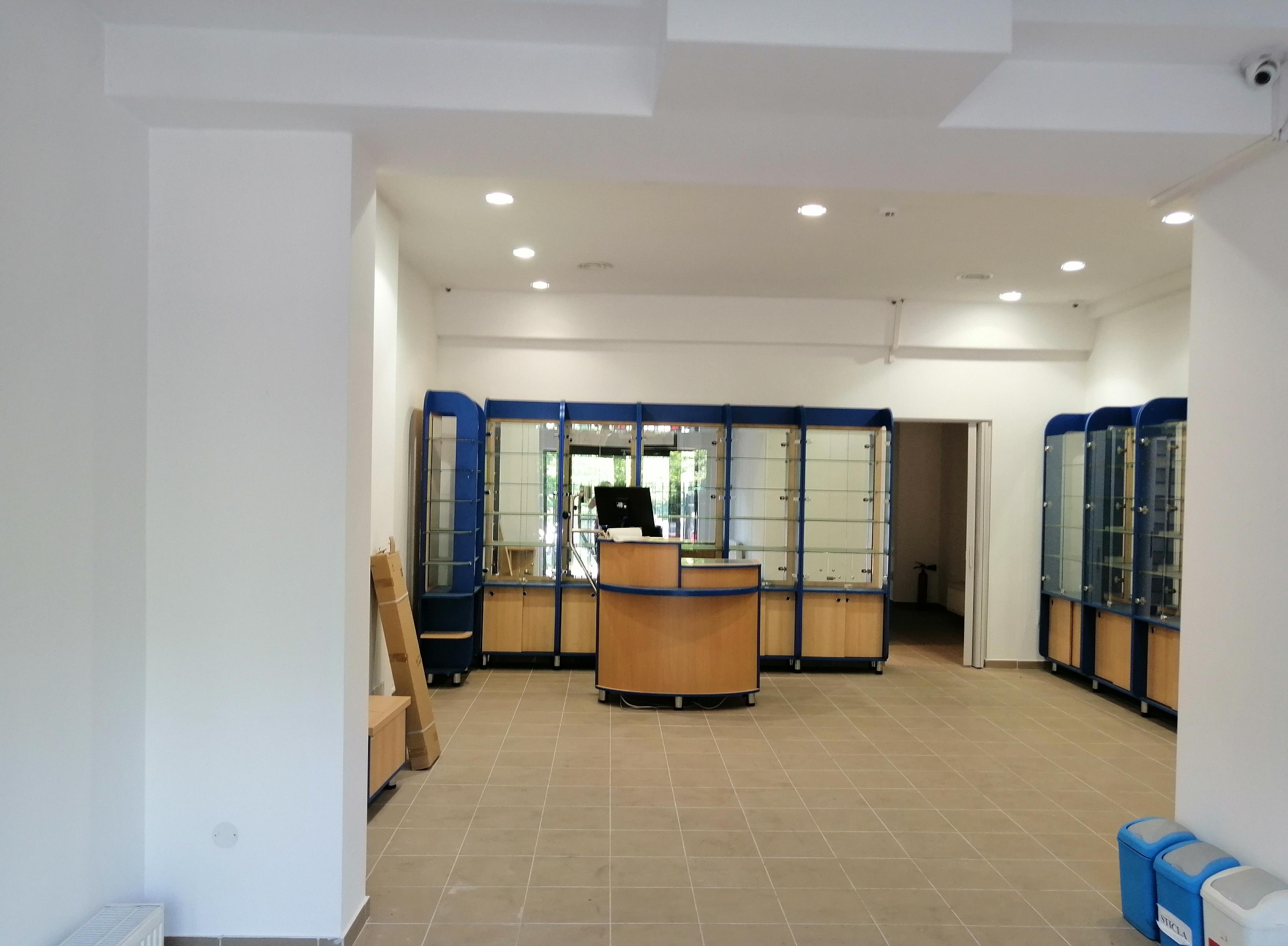Proprietar închiriez stradal spațiu comercial