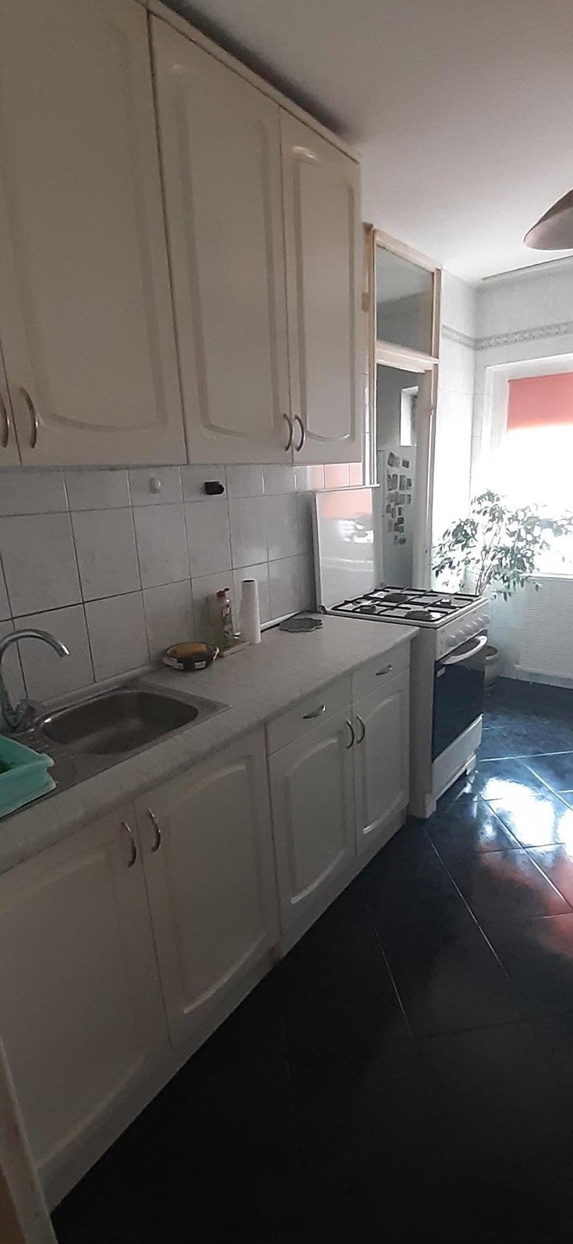 Proprietar ofer apartament 2 camere spre inchiriere, etaj 2 din 4, zona bulevardul Decebal, 440 euro