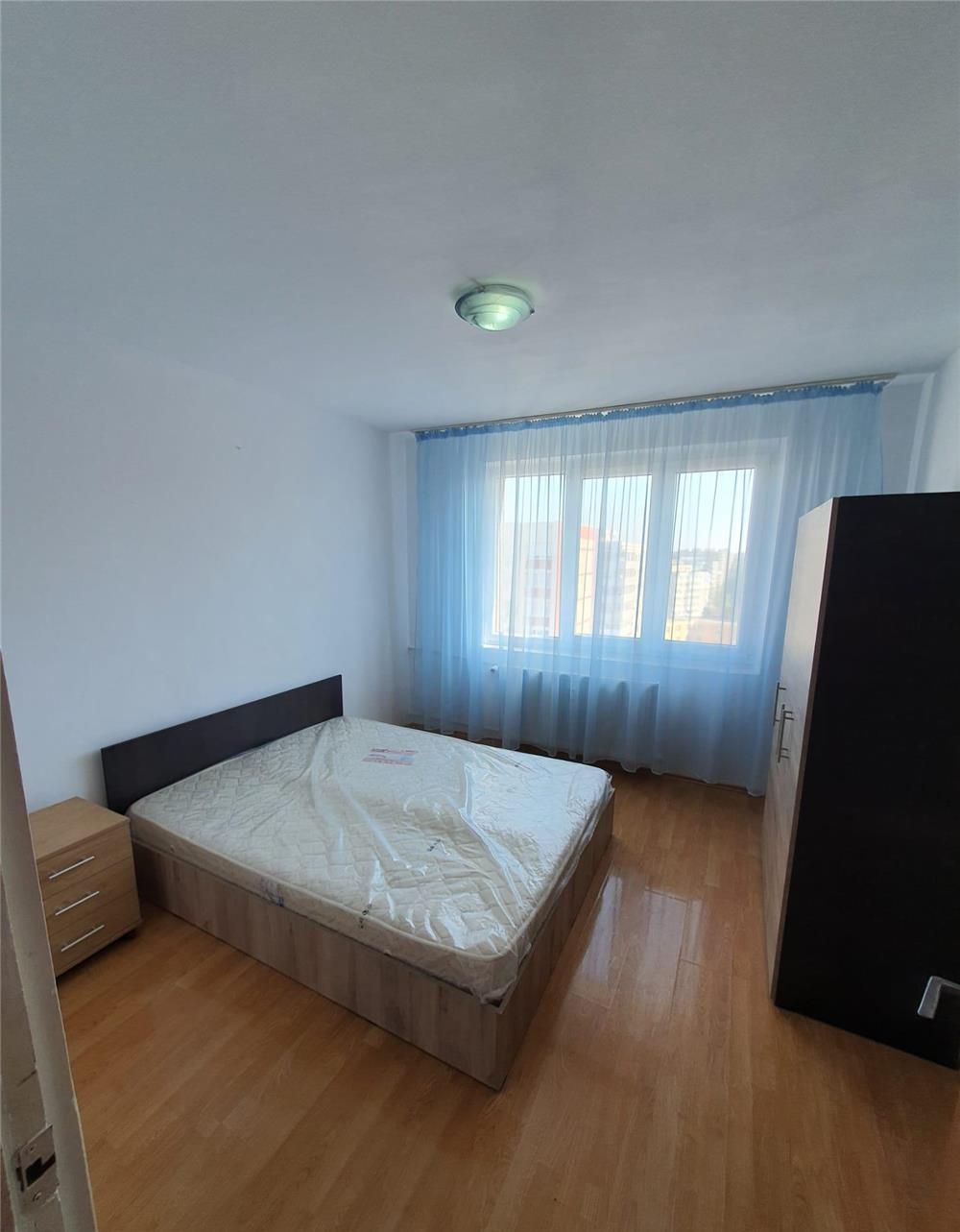 Proprietar vand 2 camere Vitan