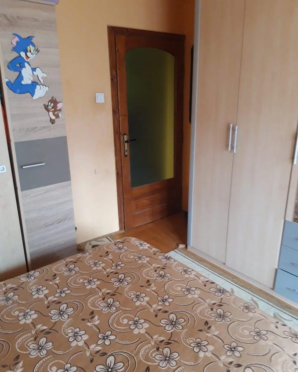 Proprietar vand ap 3 camere decomandat , centrala etaj 3/4 87 500 EUR negociabil