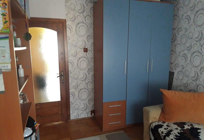 Proprietar vand ap 3 camere decomandat , centrala etaj 3/4 87 500 EUR negociabil