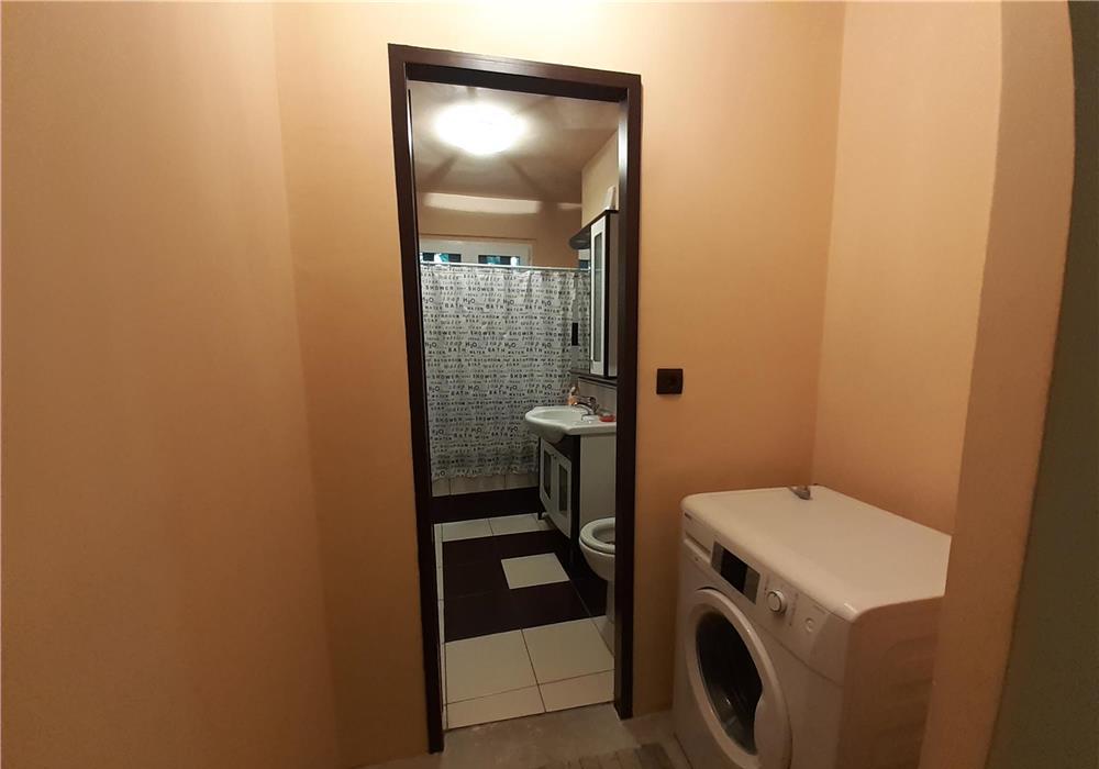 Proprietar: vand Ap 3 Camere, Zona Favorit. Mobilat.fara intermediari.