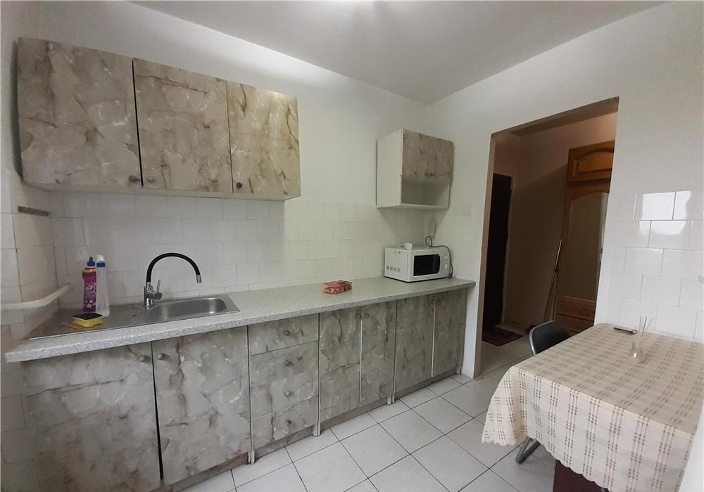 Proprietar: vand Ap 3 Camere, Zona Favorit. Mobilat.fara intermediari.