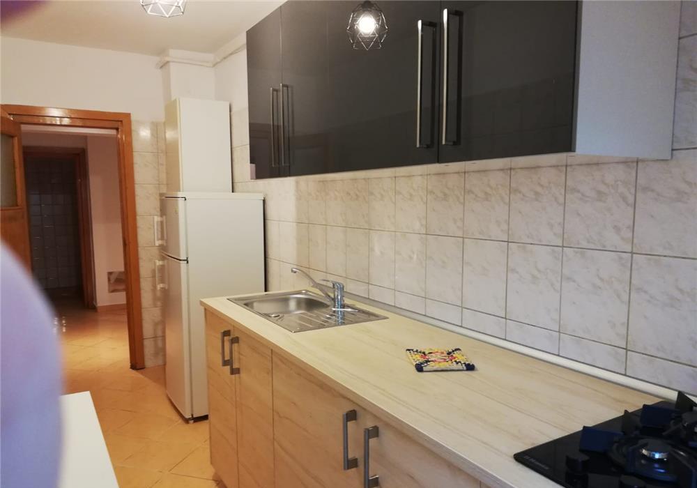 PROPRIETAR vand ap.2 camere decomandat - Bloc din 2000- UNIRII-Udriste - Matei Basarab-63 mp utili
