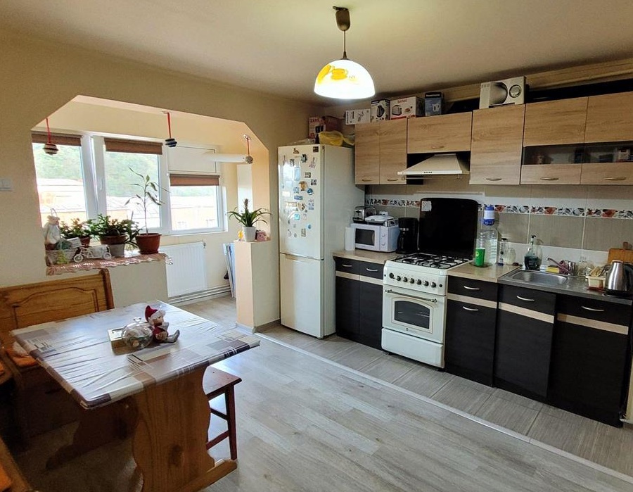 Proprietar, vand apartament 2 camere, recent renovat, zona buna, 0% comision
