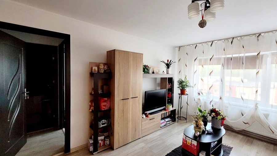 Proprietar, vand apartament 2 camere, recent renovat, zona buna, 0% comision