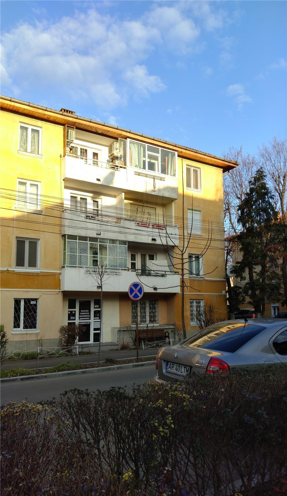 proprietar , vand apartament 3 camere, central, Podgoria