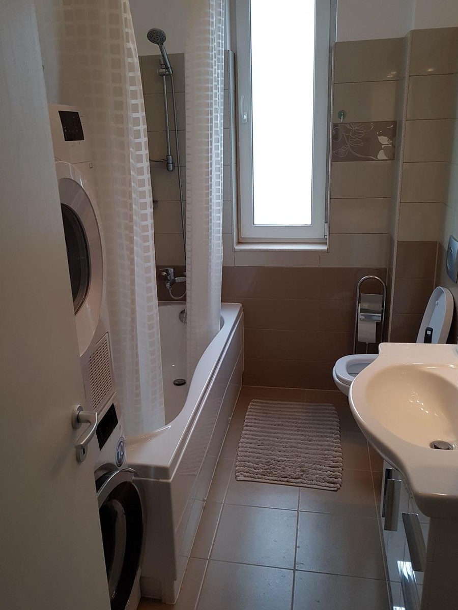 Proprietar, vând apartament 3 camere, complet mobilat si utilat. Zona Hornbach, Dumbravita, et.1