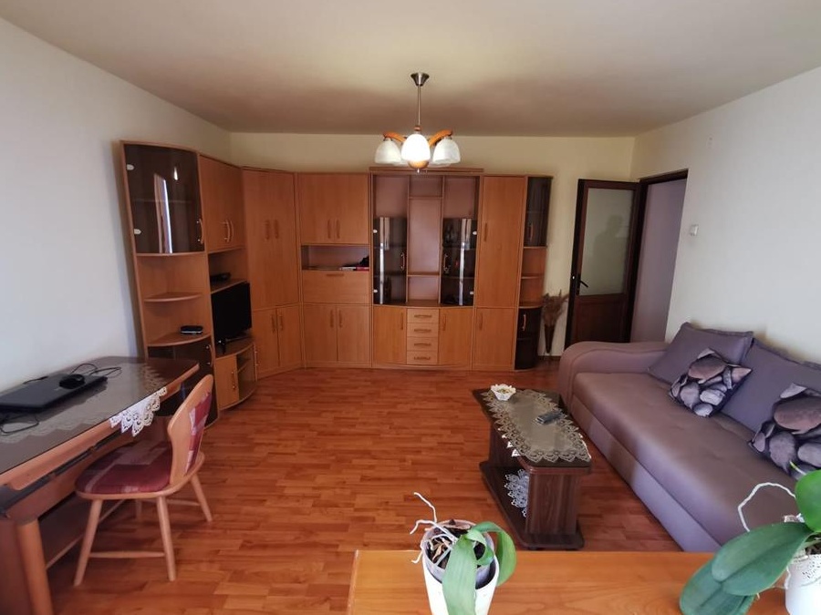 Proprietar vând apartament 4 camere, zona Girocului, str. Salcâmilor