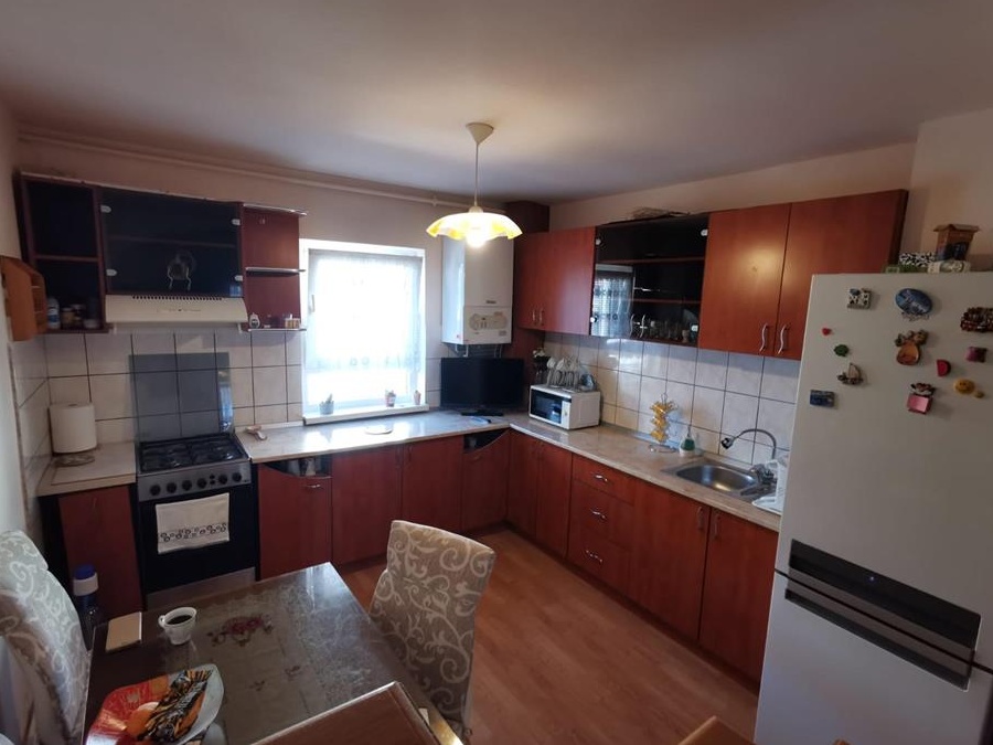 Proprietar vând apartament 4 camere, zona Girocului, str. Salcâmilor