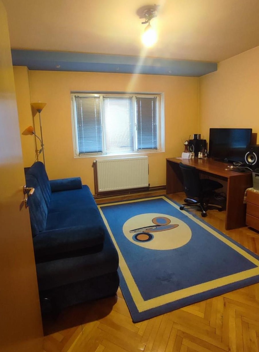 Proprietar, vand apartament cu 4 camere