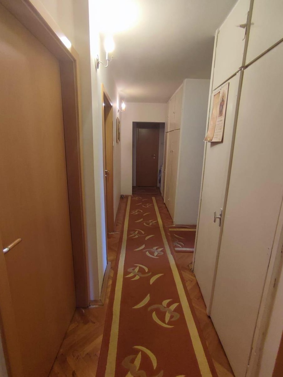 Proprietar, vand apartament cu 4 camere