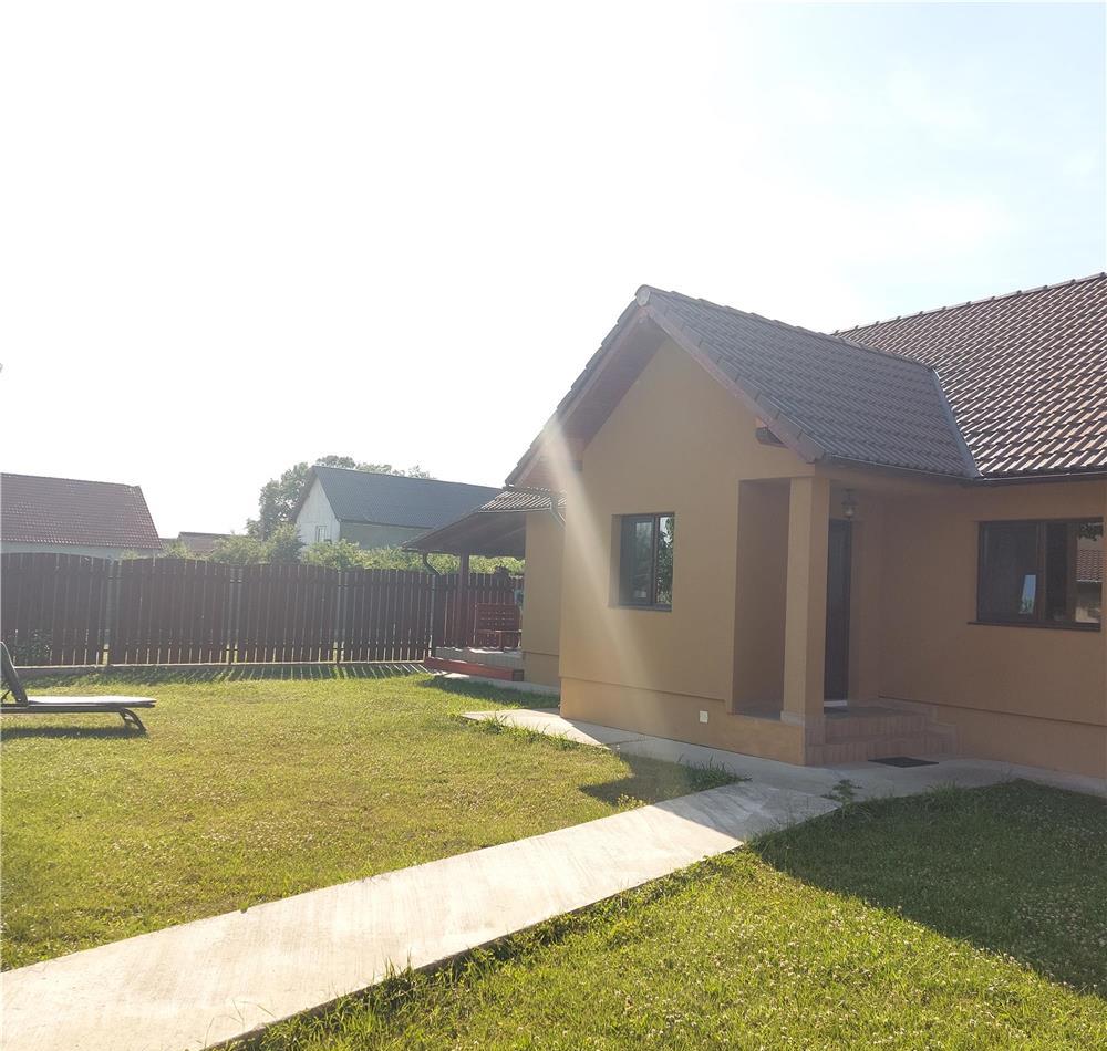 Proprietar vand casa in Sinmihaiu Roman