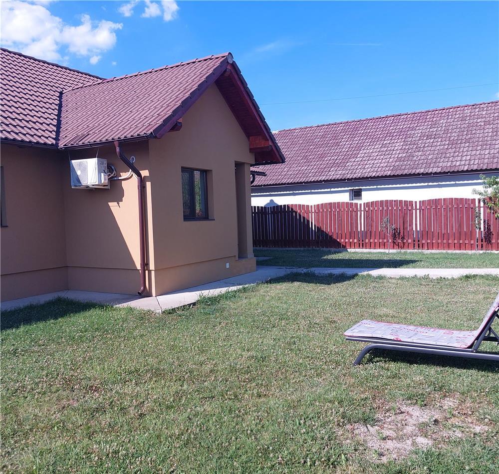 Proprietar vand casa in Sinmihaiu Roman