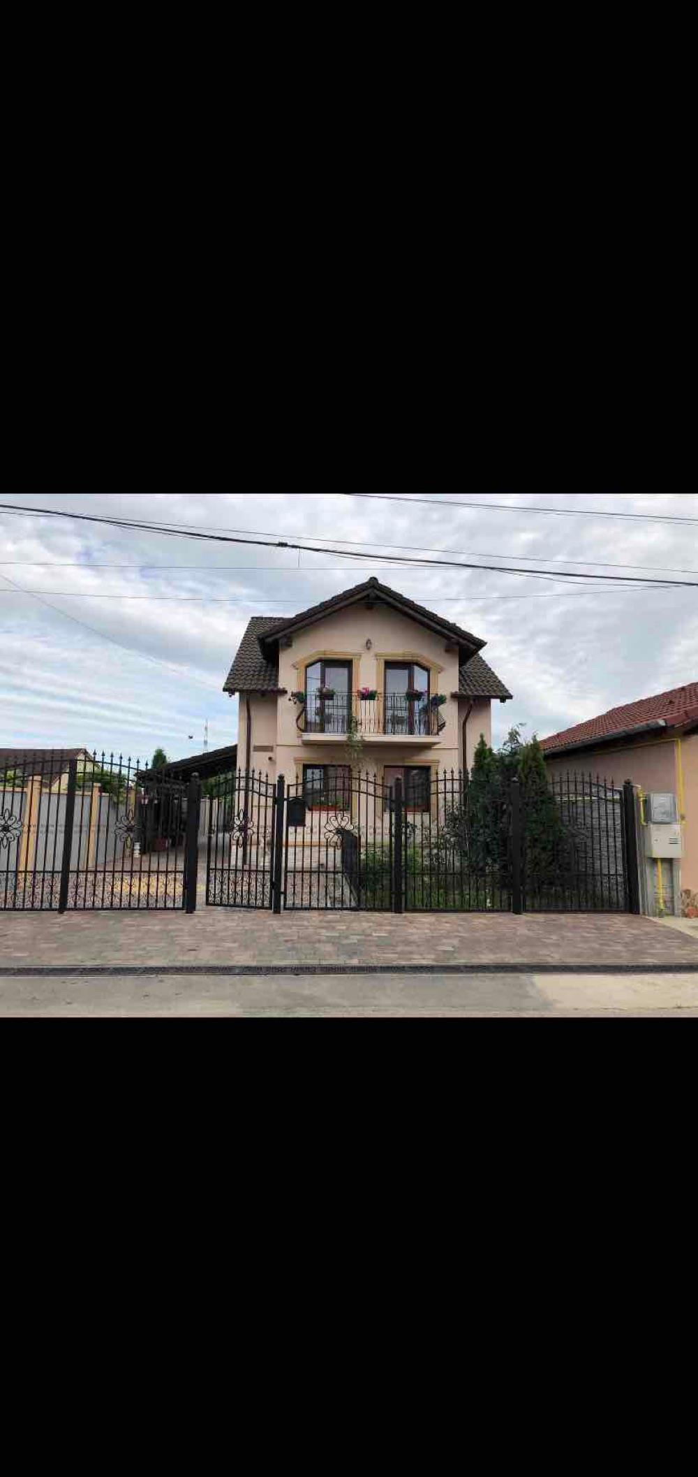 Proprietar vand casa individuala cu 2 case in curte utilate si functionale