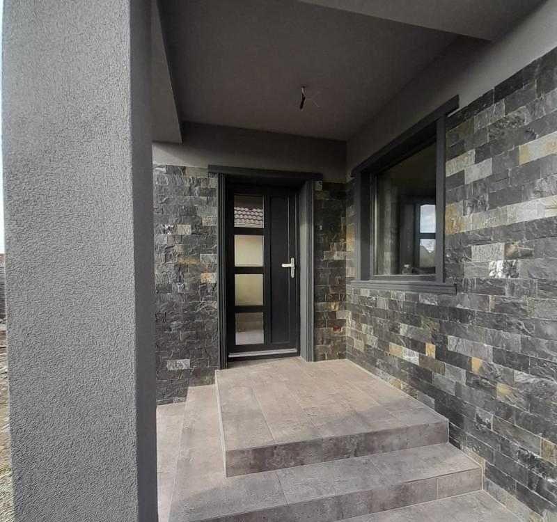 Proprietar vând casa Sânmihaiu român