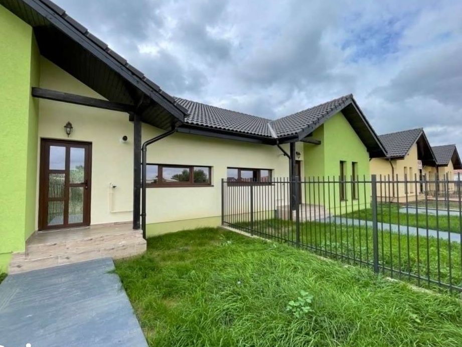 Proprietar vând casa tip duplex in Mosnita Noua