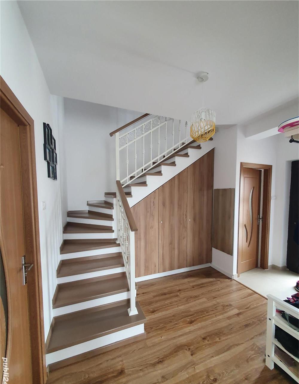 Proprietar vand duplex