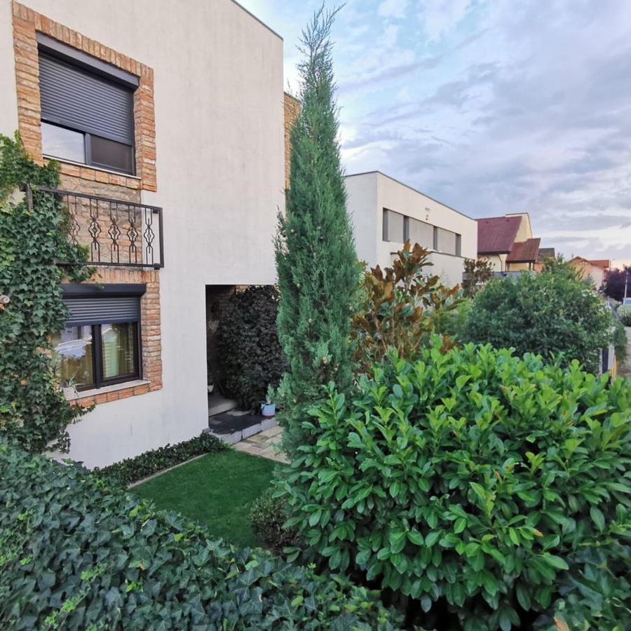 Proprietar vând DUPLEX calitate deosebita
