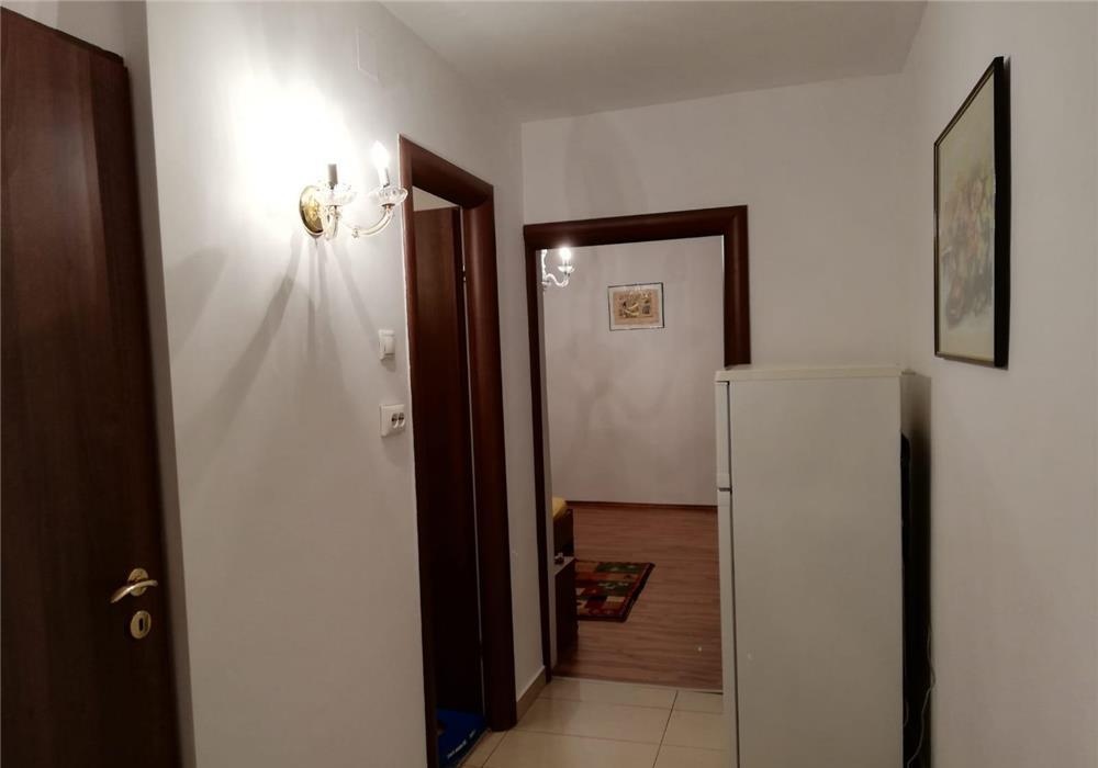 Proprietar vand garsoniera decomandata 43 mp-zona Unirii-Matei Basarab-Bloc din 1996