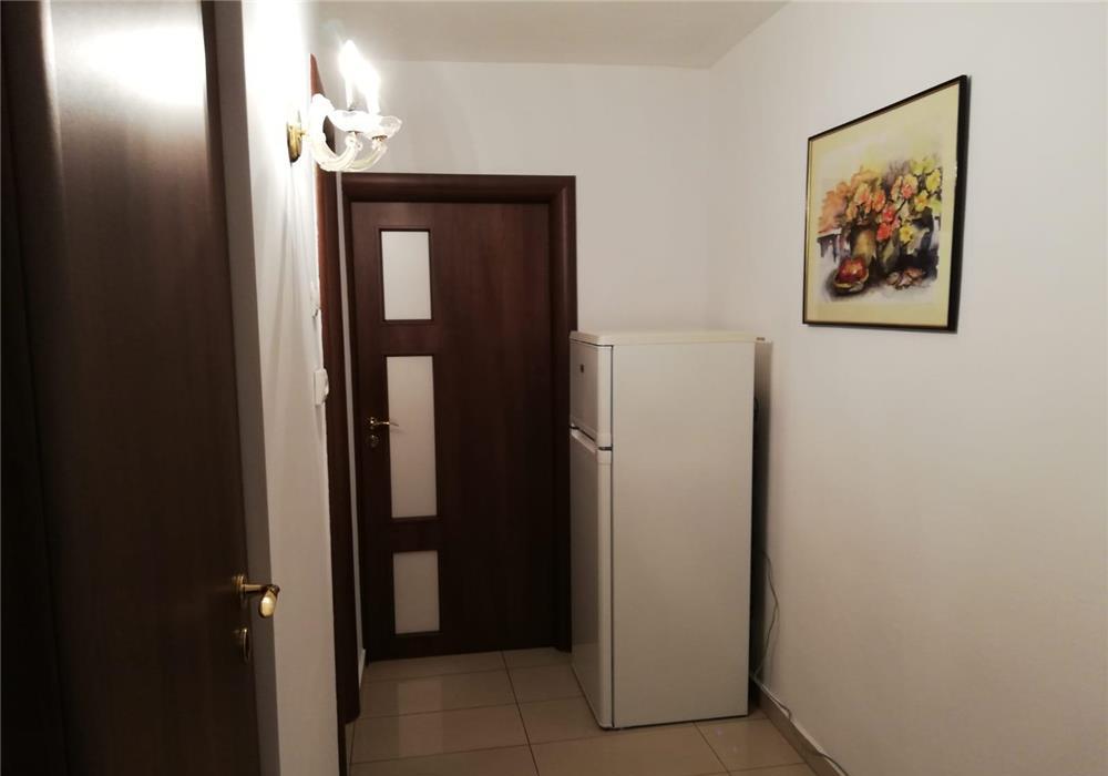 Proprietar vand garsoniera decomandata 43 mp-zona Unirii-Matei Basarab-Bloc din 1996