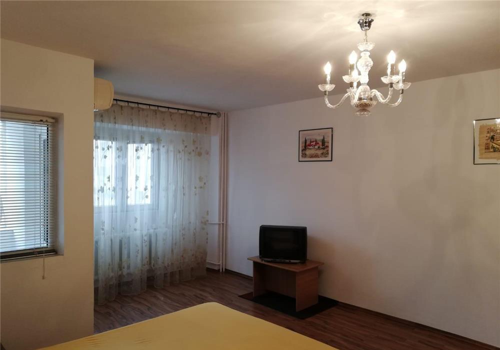 Proprietar vand garsoniera decomandata 43 mp-zona Unirii-Matei Basarab-Bloc din 1996