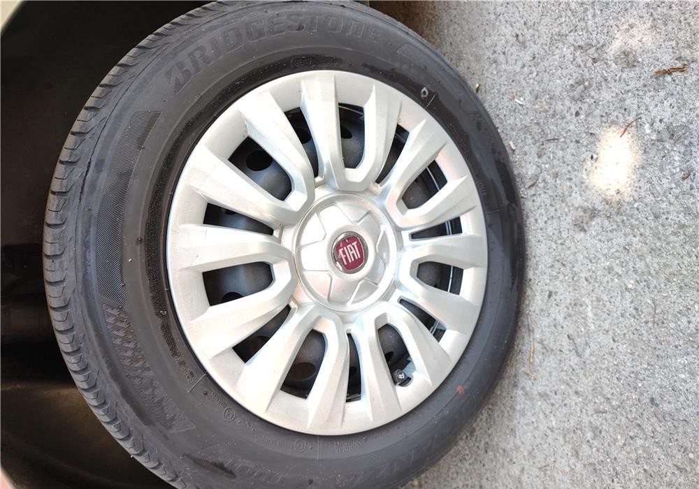 Proprietar vând set complet roți iarnă rulate 19.000 km Fiat Tipo 2017 și set anvelope vară rulate