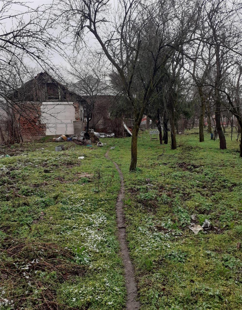 Proprietar vand teren cu casa demolabila Călinesti- Argeș