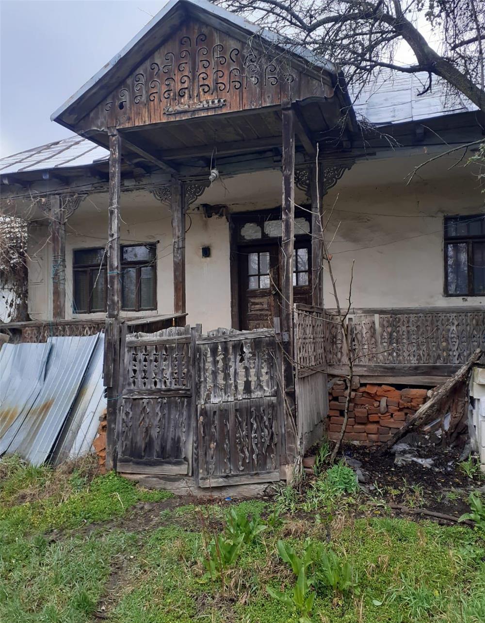 Proprietar vand teren cu casa demolabila Călinesti- Argeș