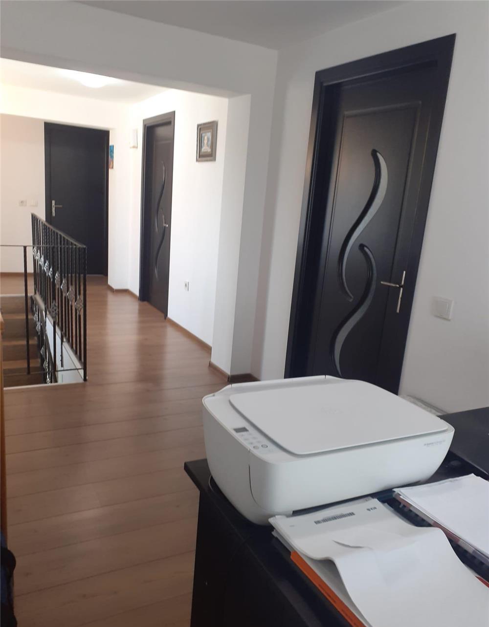 Proprietar, vând vilă cu 1 etaj+pod amenajat, in vatra veche a Săcălazului