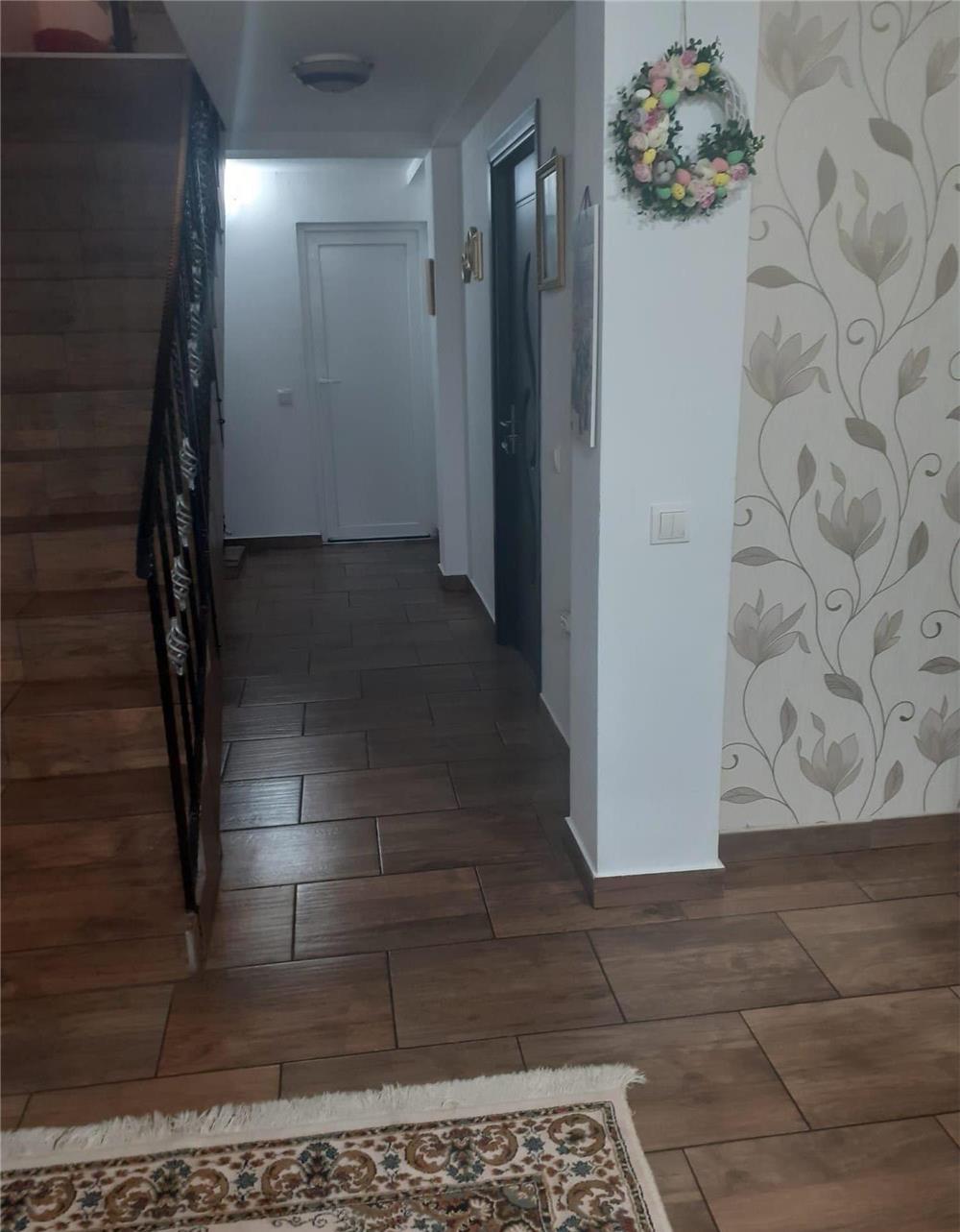 Proprietar, vând vilă cu 1 etaj+pod amenajat, in vatra veche a Săcălazului