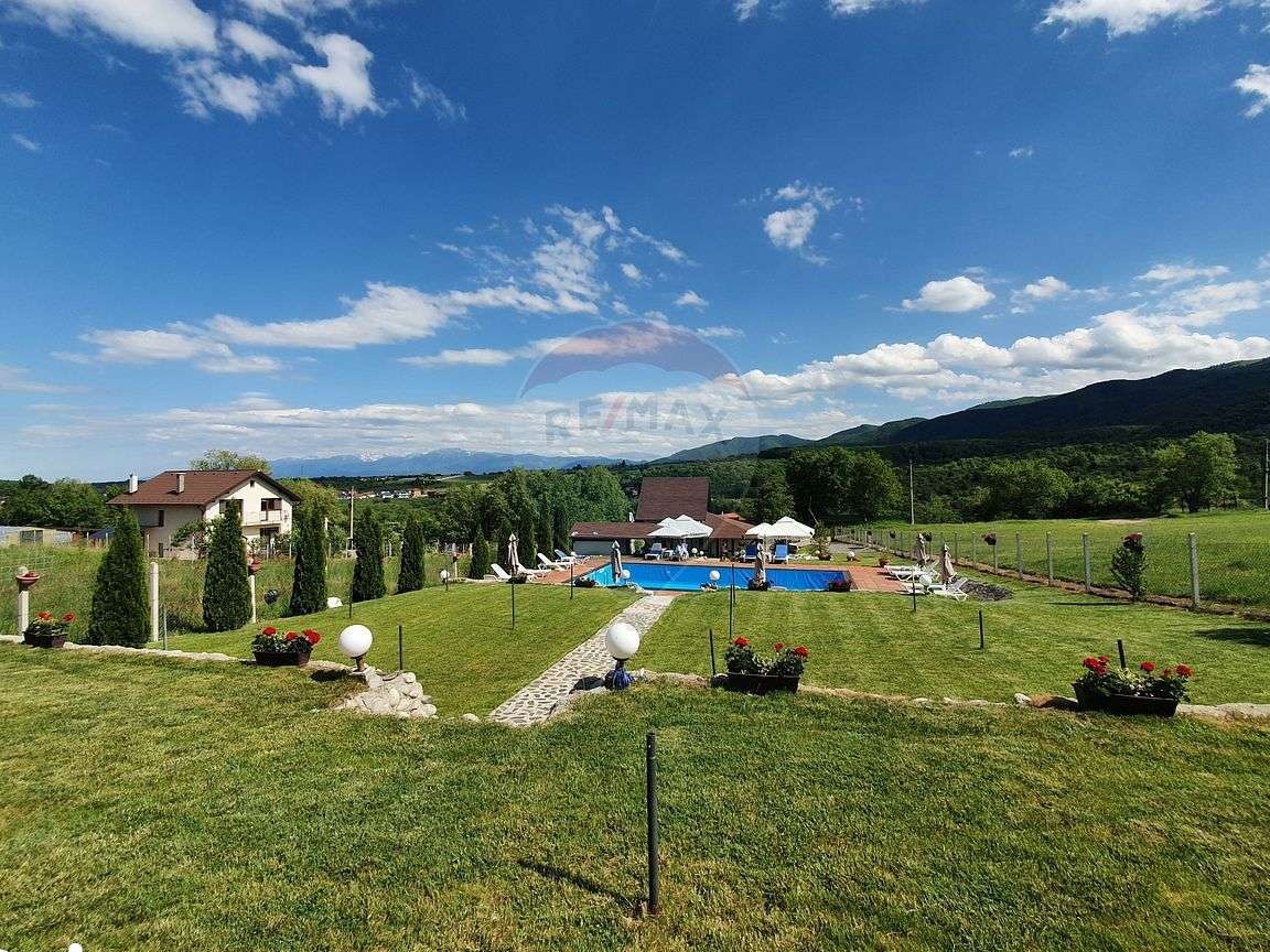 Proprietate specială-teren 1650 mp,casa si piscina in Cisnadioara