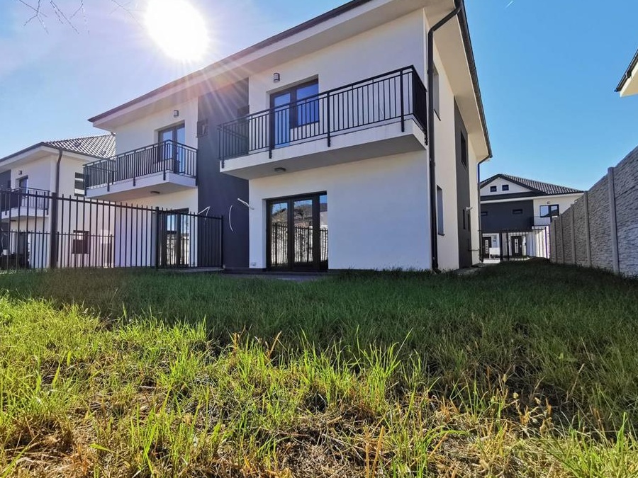 Proprietrar, vand vila tip duplex,in Otopeni 179900 eur