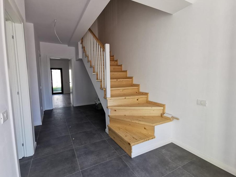 Proprietrar, vand vila tip duplex,in Otopeni 179900 eur