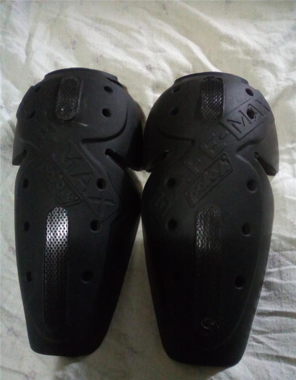 Protecții genunchi, pantalon moto